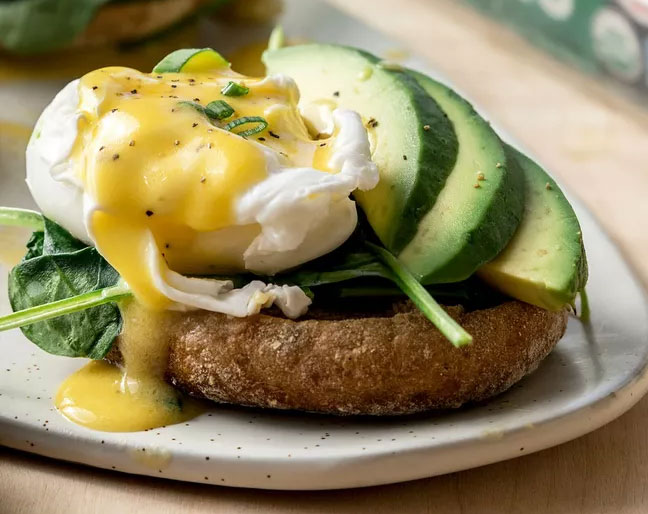 How to Lighten the Calories in Eggs Benedict 4