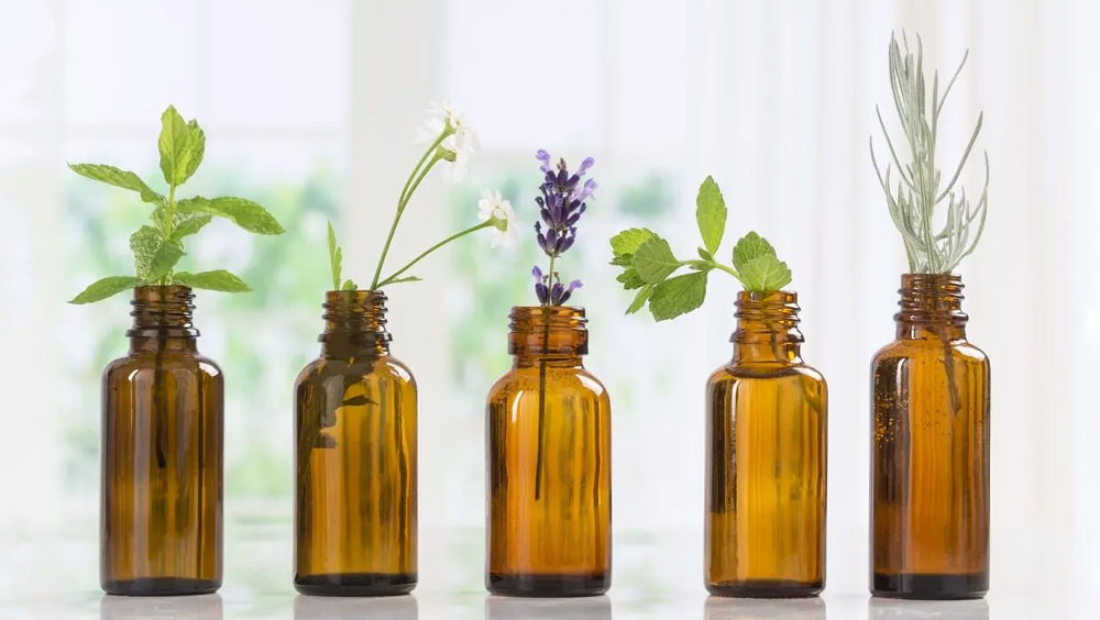 5 Essential Oils to Unplug Your Nose During Allergy Season